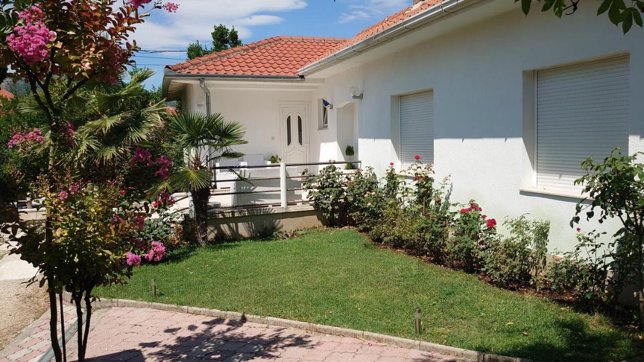 Apartments Tulipan - With Free Private Parking Garage Mostar Exterior photo