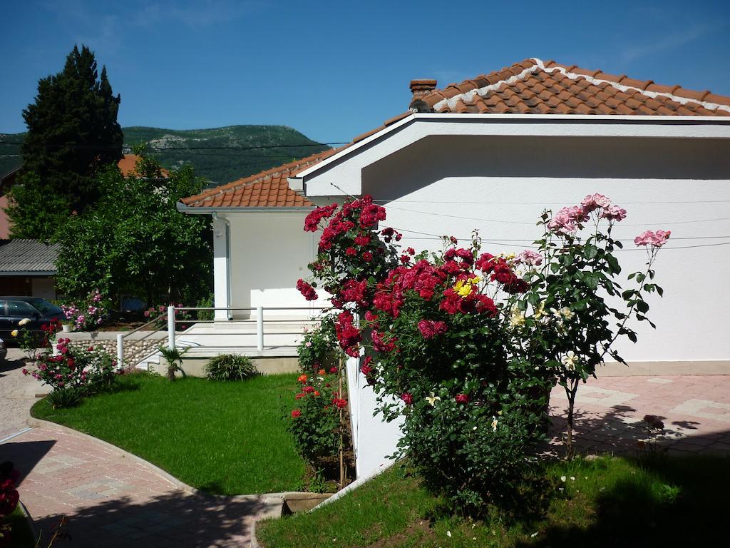 Apartments Tulipan - With Free Private Parking Garage Mostar Exterior photo